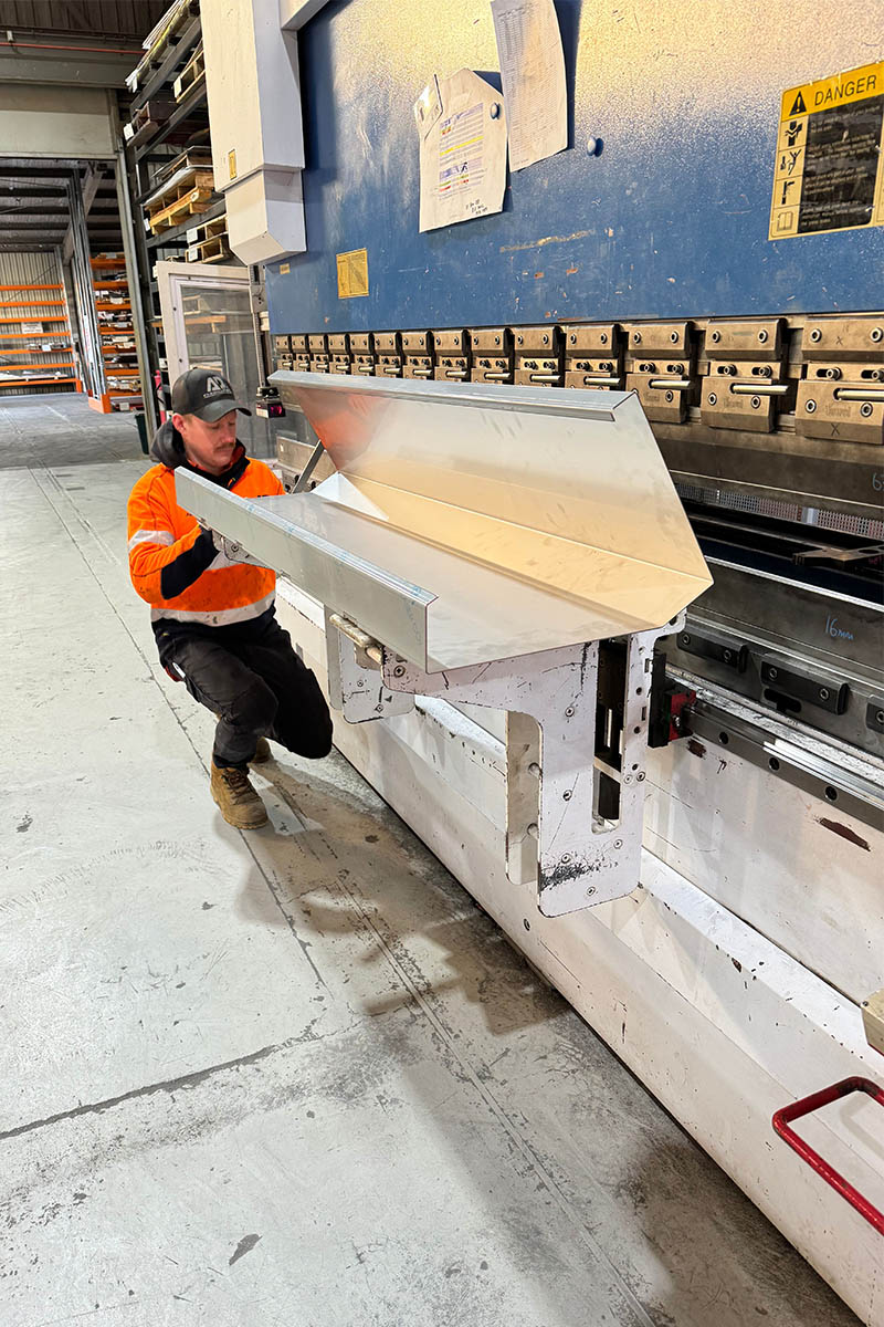 manufacturing carousel_0001_pressbrake metal forming